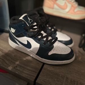 Jordan 1 midnight navy shoes for youth